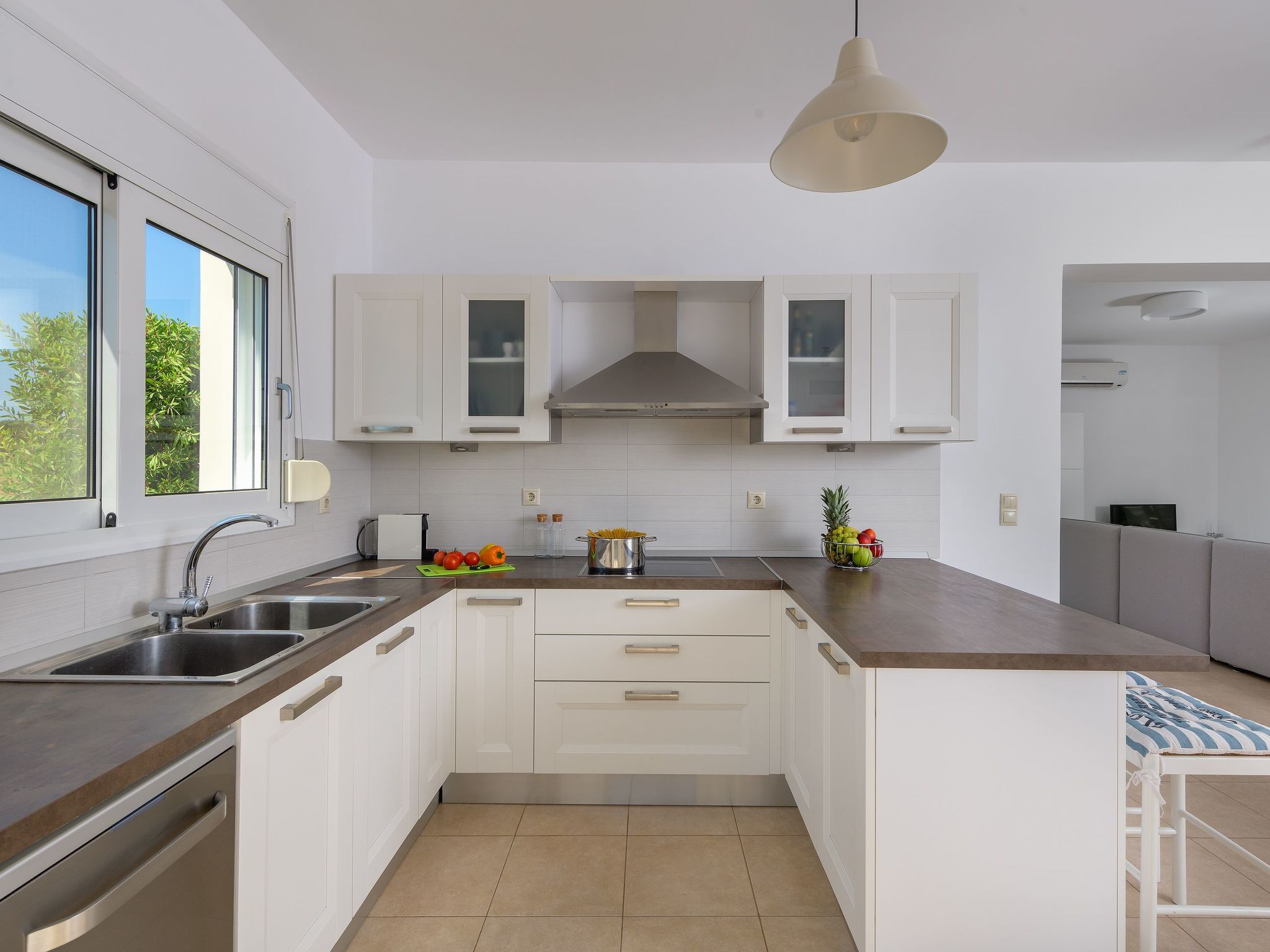 Liebevoll ausgestattetes Haus in ruhiger Lage mit beheiztem Pool und Meerblick-Image-tags.info