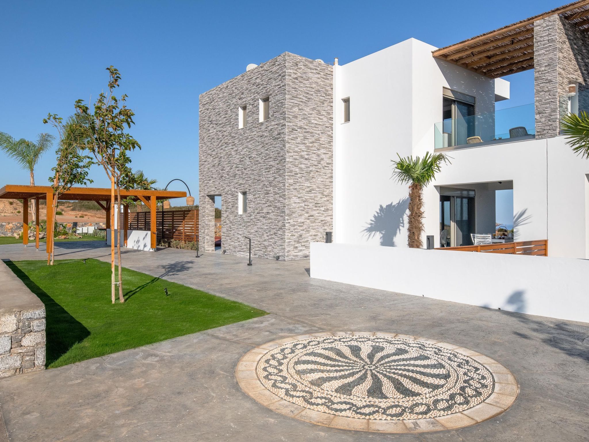 Photo of Villa Pounentis auf einem Hügel in Lachania