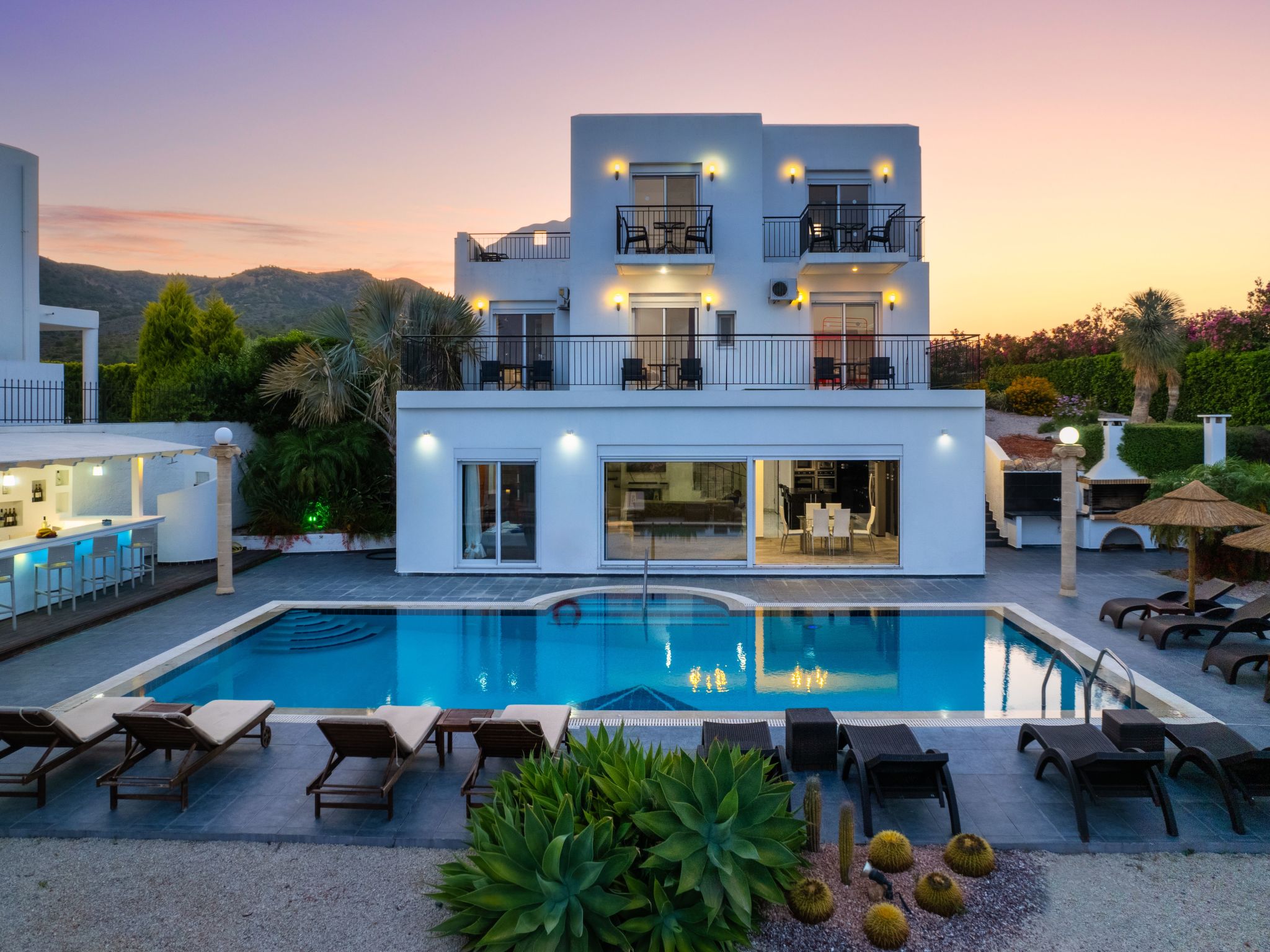 Charmante Diamond Villa in der Nähe von Gennadi Strand