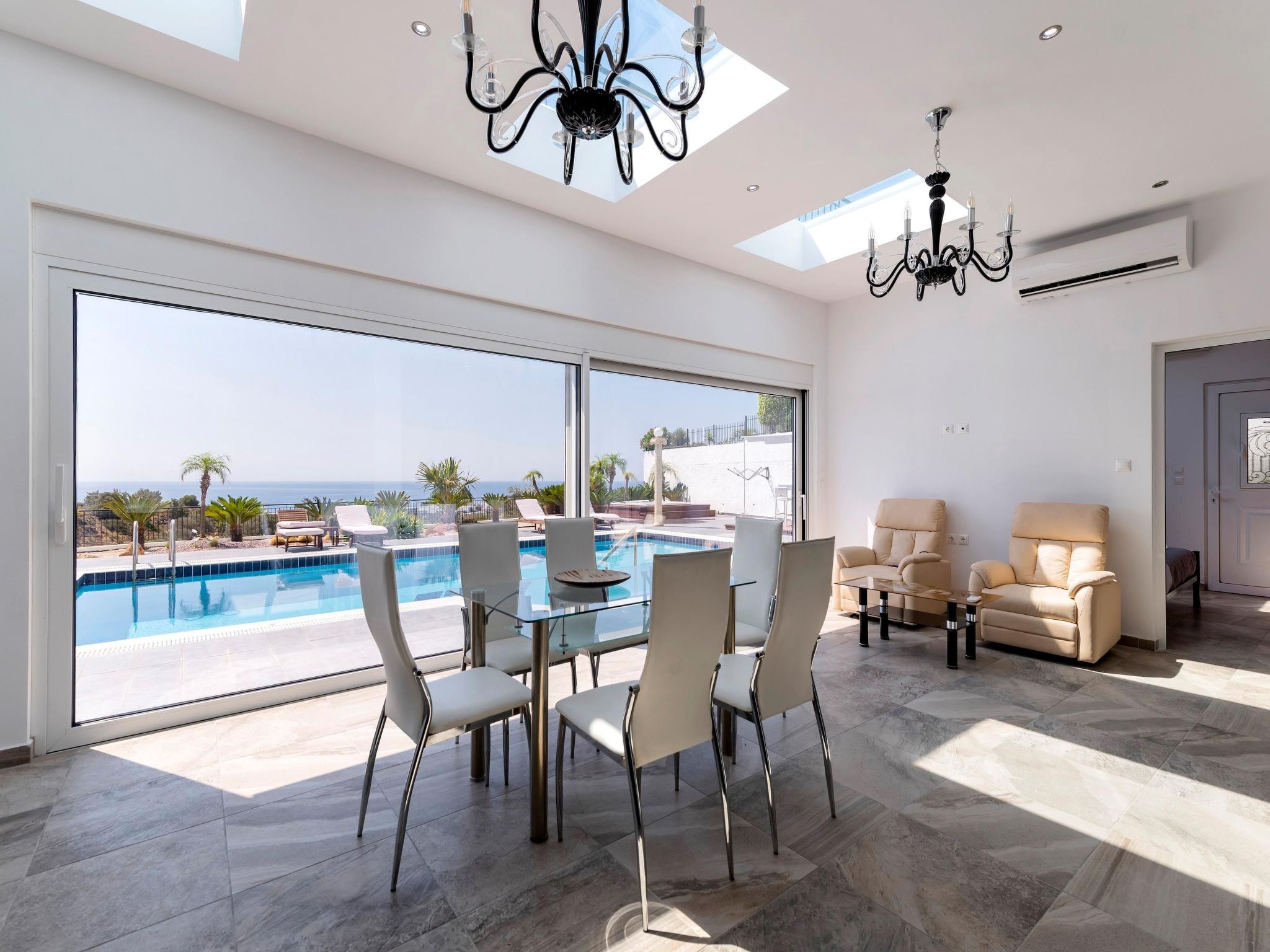 Charmante Diamond Villa in der Nähe von Gennadi Strand-Buiten