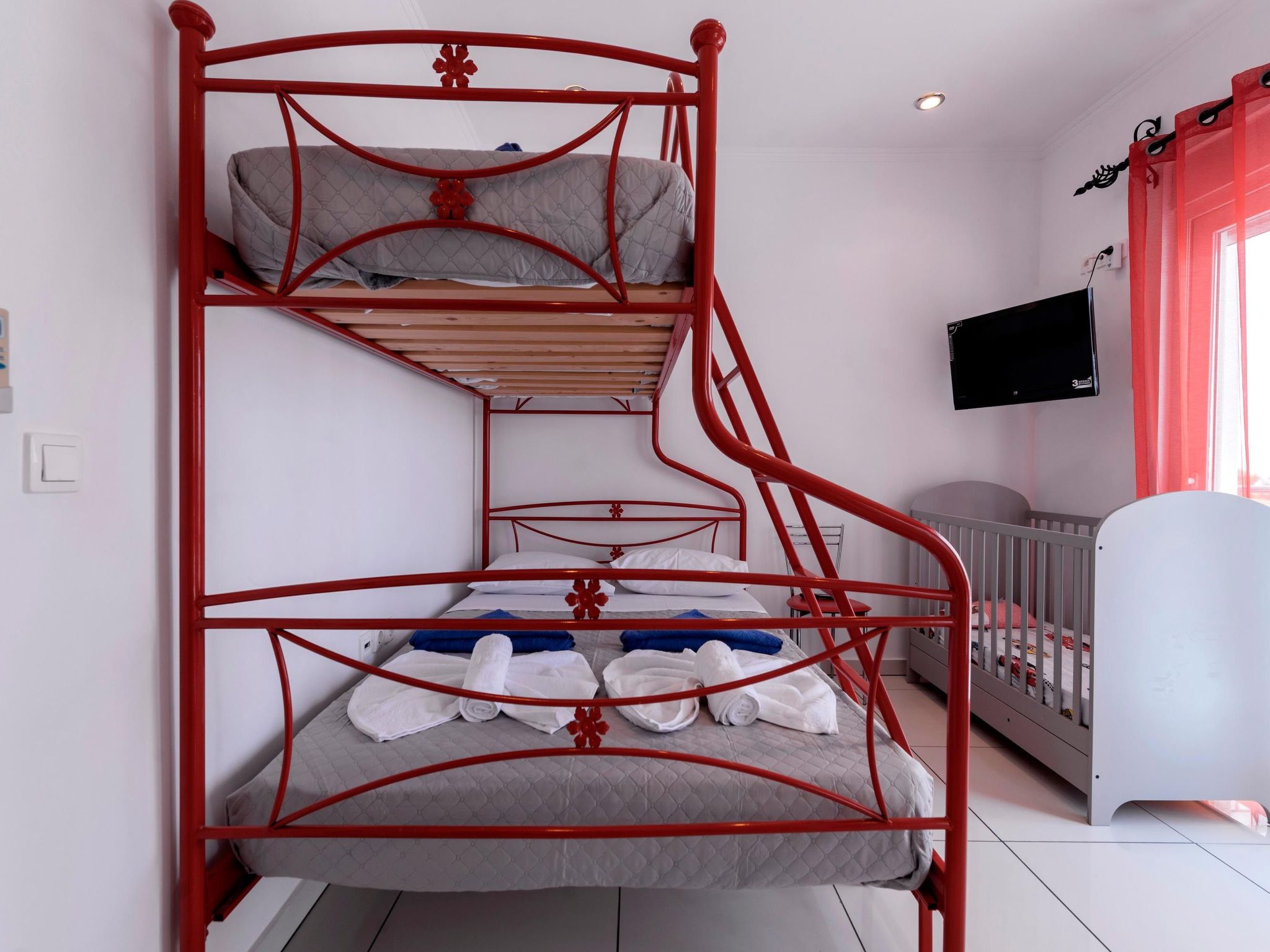 Photo of Charmante Diamond Villa in der Nähe von Gennadi Strand