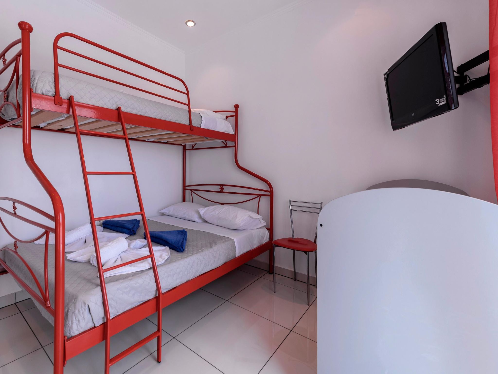 Photo of Charmante Diamond Villa in der Nähe von Gennadi Strand