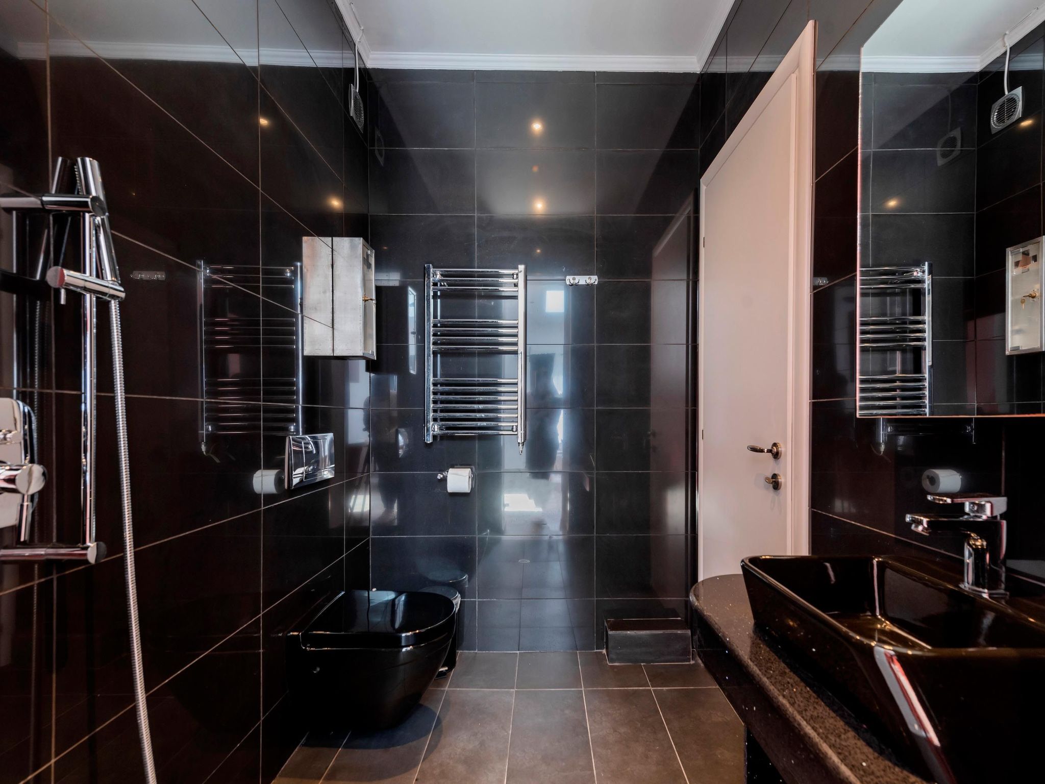 Photo of Charmante Diamond Villa in der Nähe von Gennadi Strand