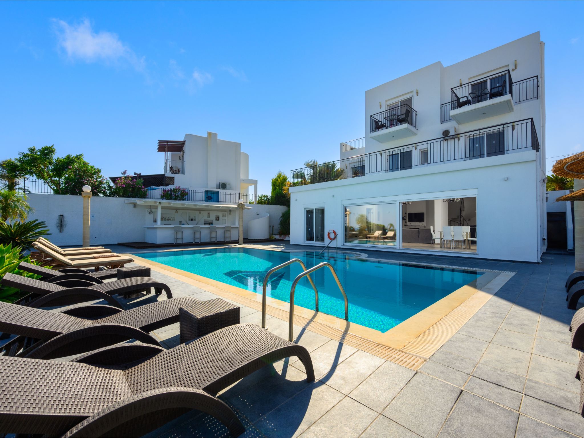 Photo of Charmante Diamond Villa in der Nähe von Gennadi Strand