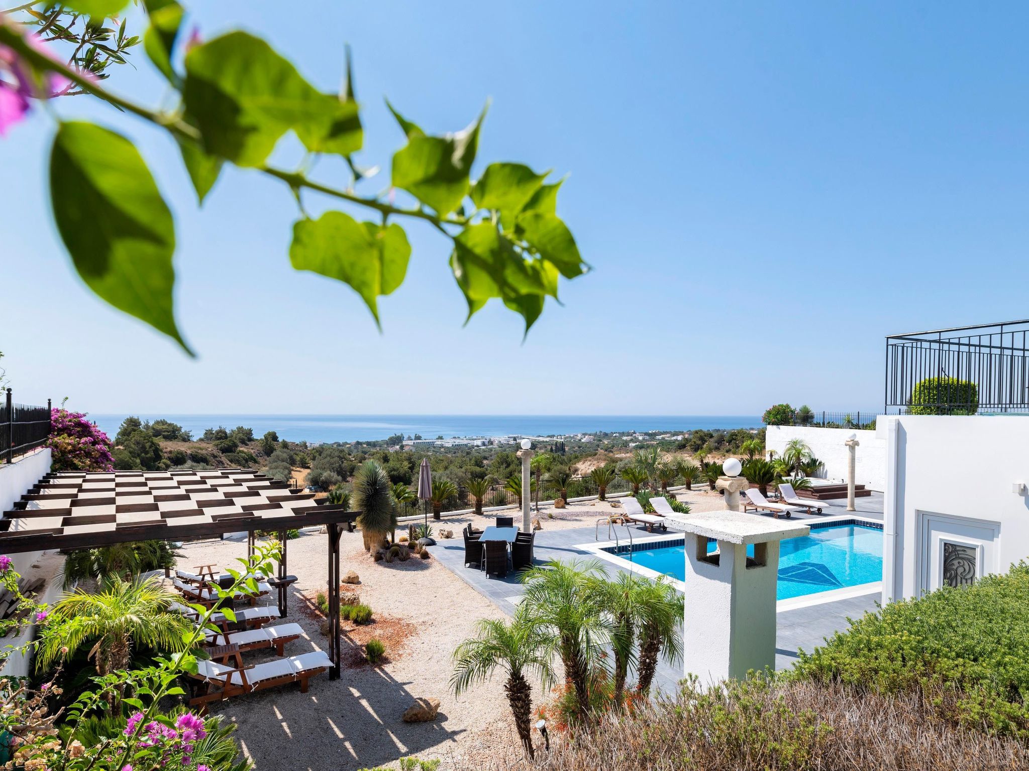 Photo of Charmante Diamond Villa in der Nähe von Gennadi Strand