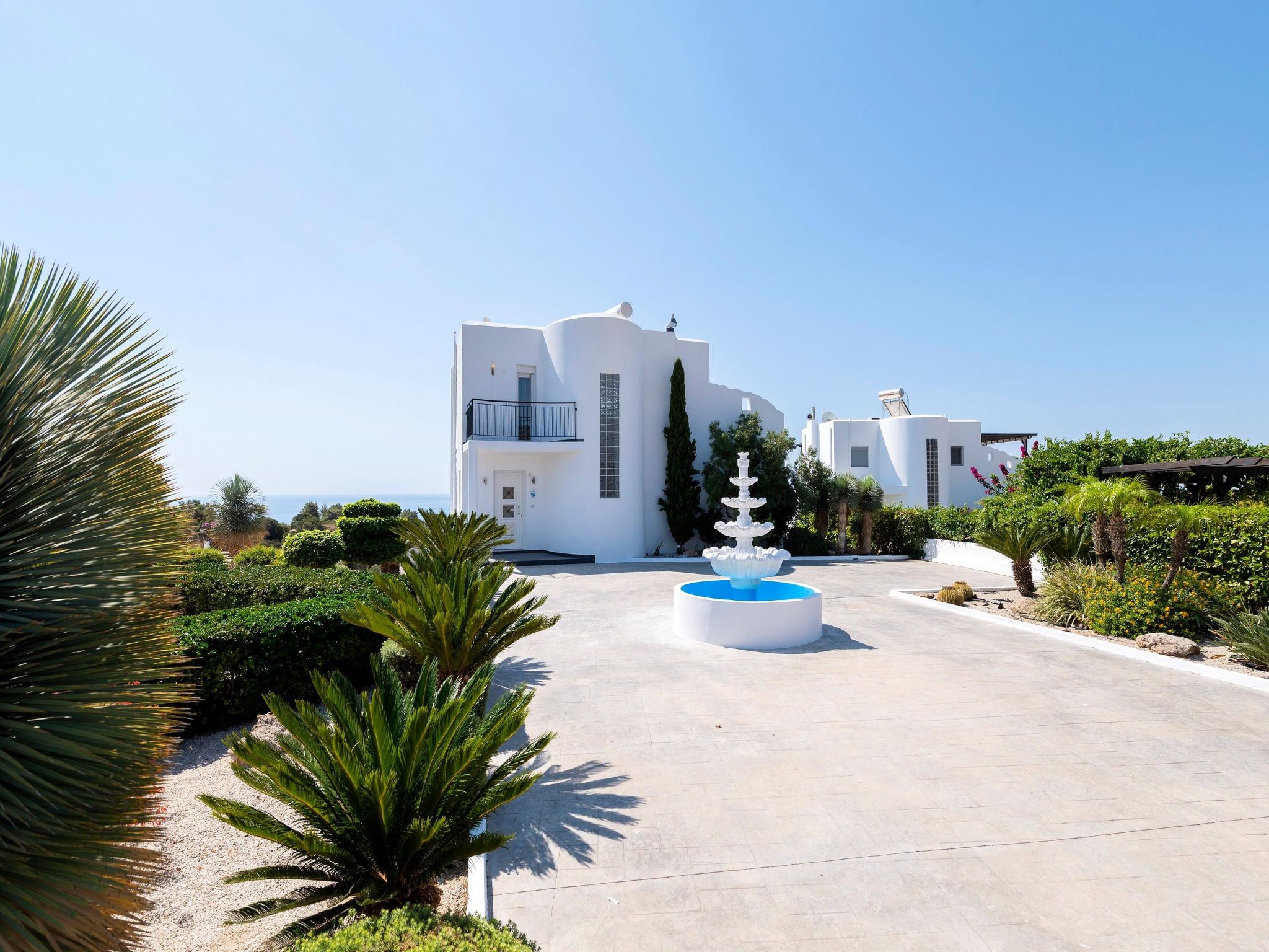 Photo of Charmante Diamond Villa in der Nähe von Gennadi Strand