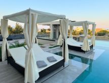 Grand Aqua Luxus-Villa von Mintzi