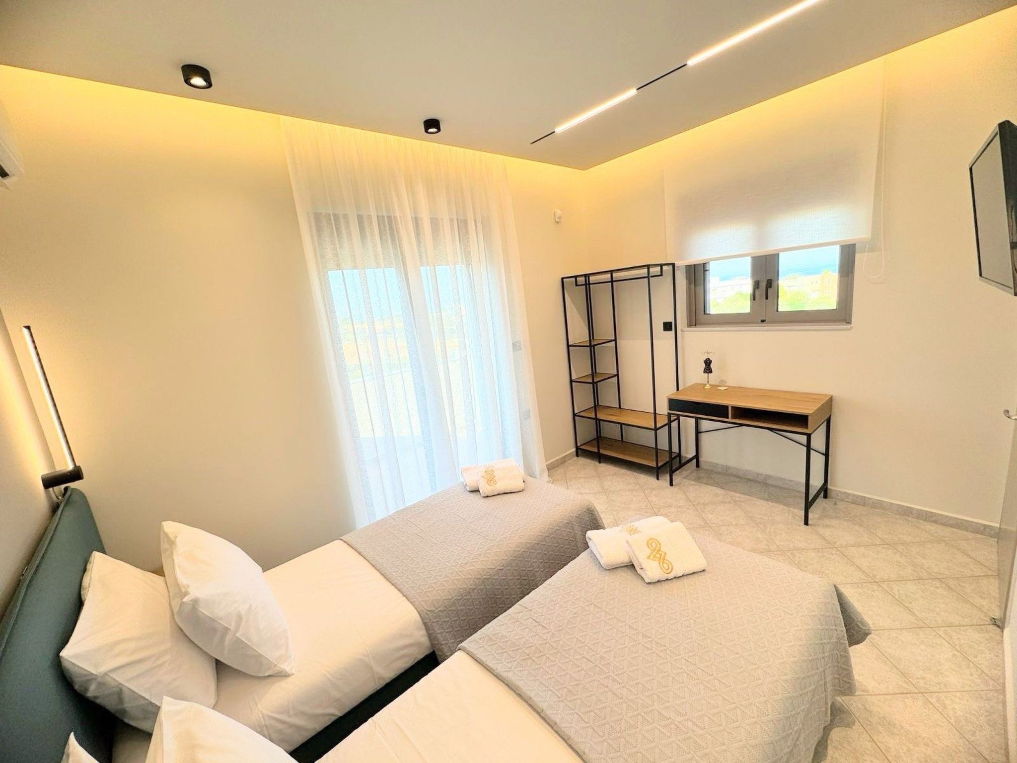 Photo of Grand Aqua Luxus-Villa von Mintzi