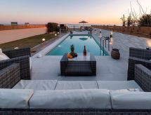 Villa Fay mit privatem Parkplatz in Lardos