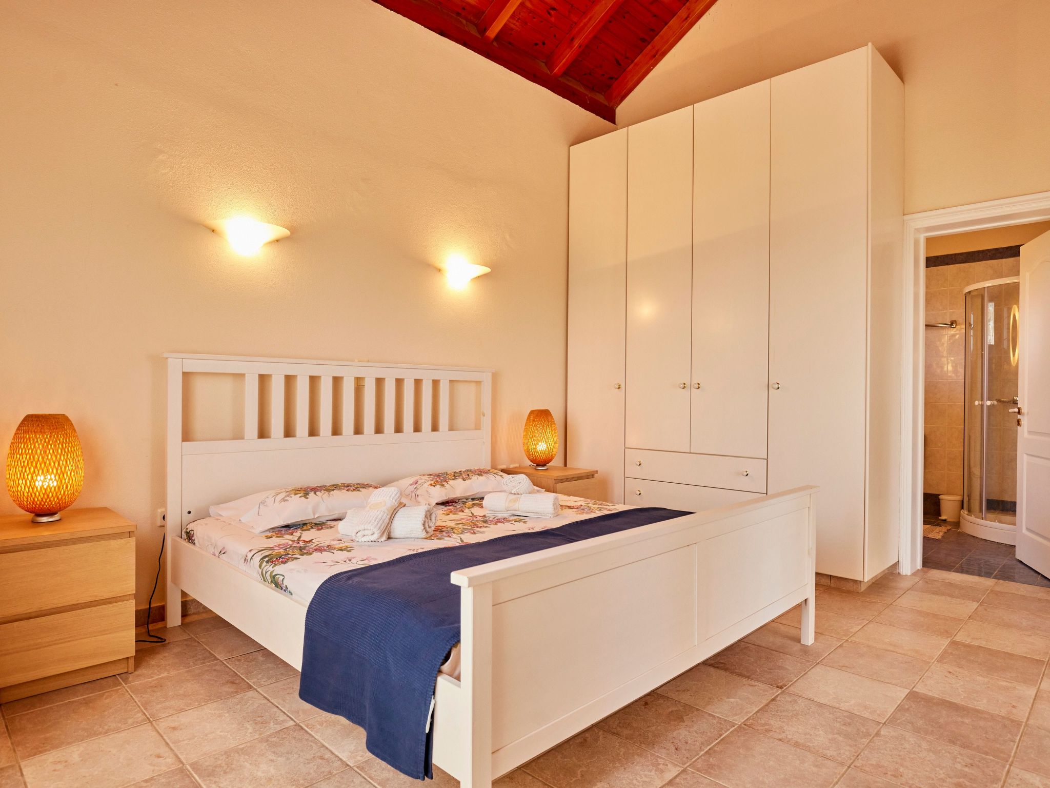 Edem Paradise-Binnen