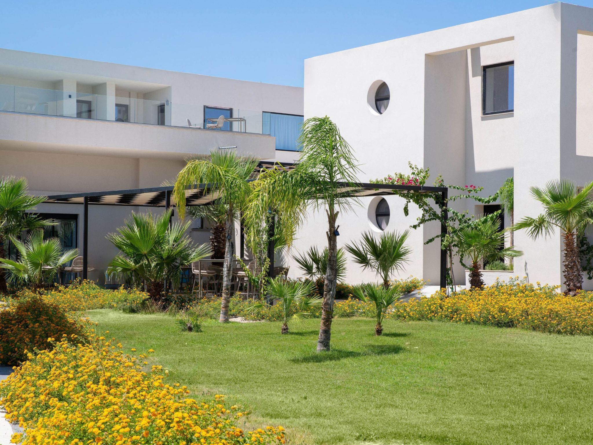 Trapezia Luxury Living - Opal-Dehors