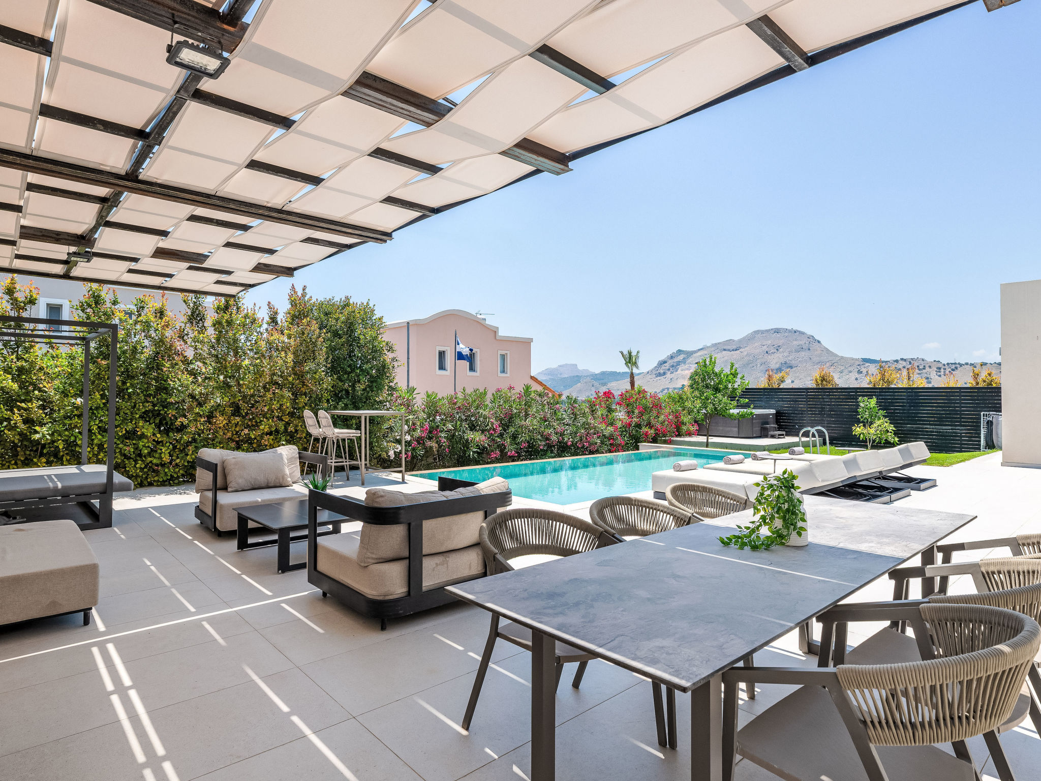 Trapezia Luxury Living -Garnet - Binnen