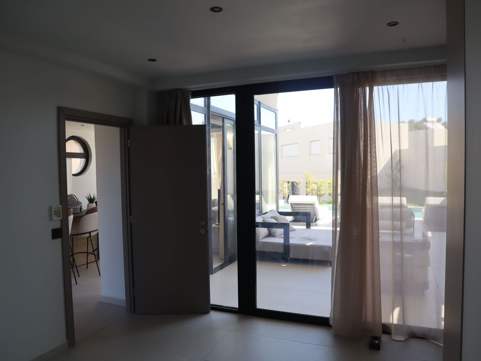 Trapezia Luxury Living -Garnet-Dedans