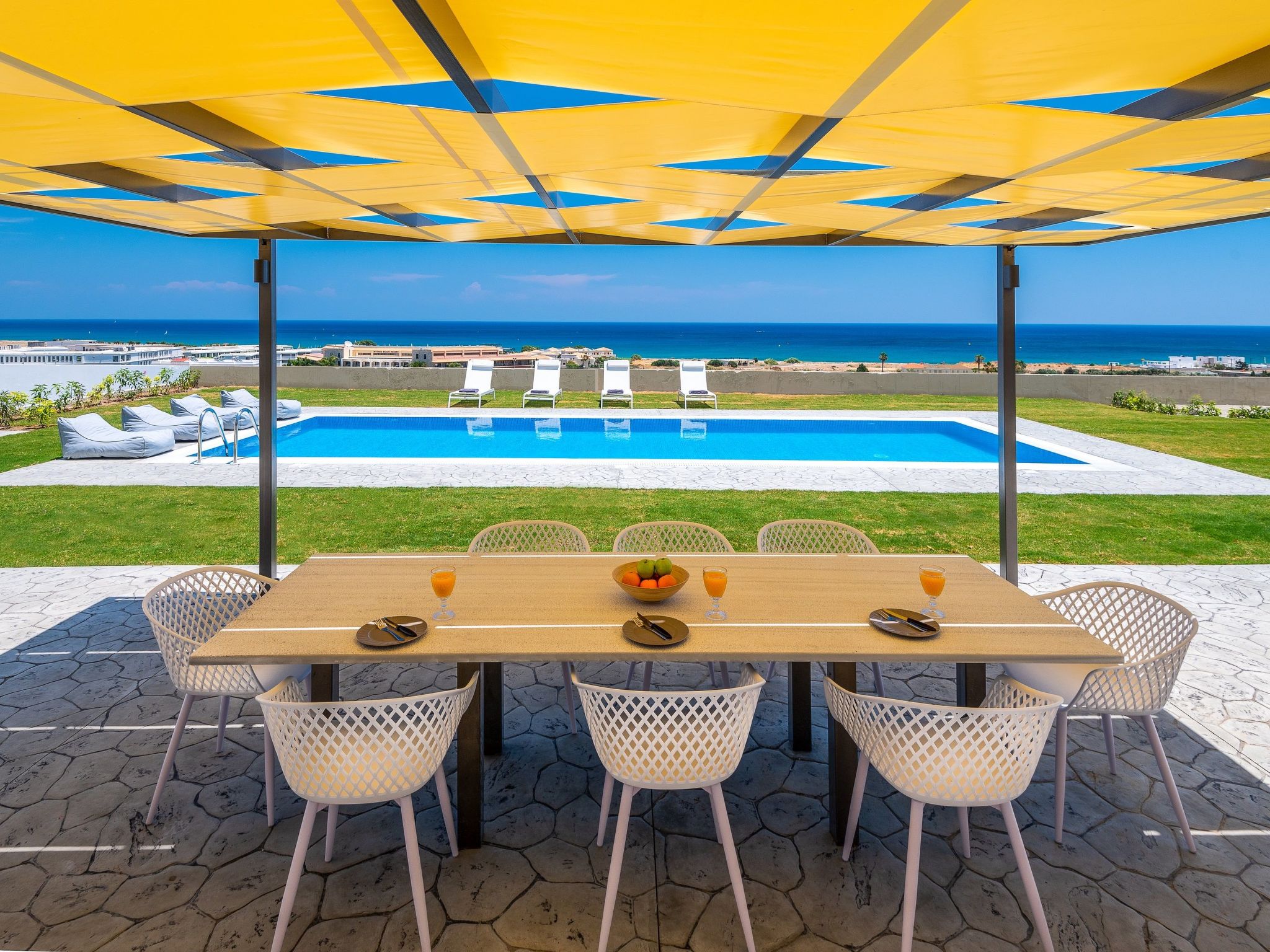 Schönes Ferienhaus in Afantou mit privatem Pool