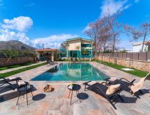 Villa Terra: Zonnig familieparadijs met privézwembad bij Kolympia, Rhodos - thumbnail 1