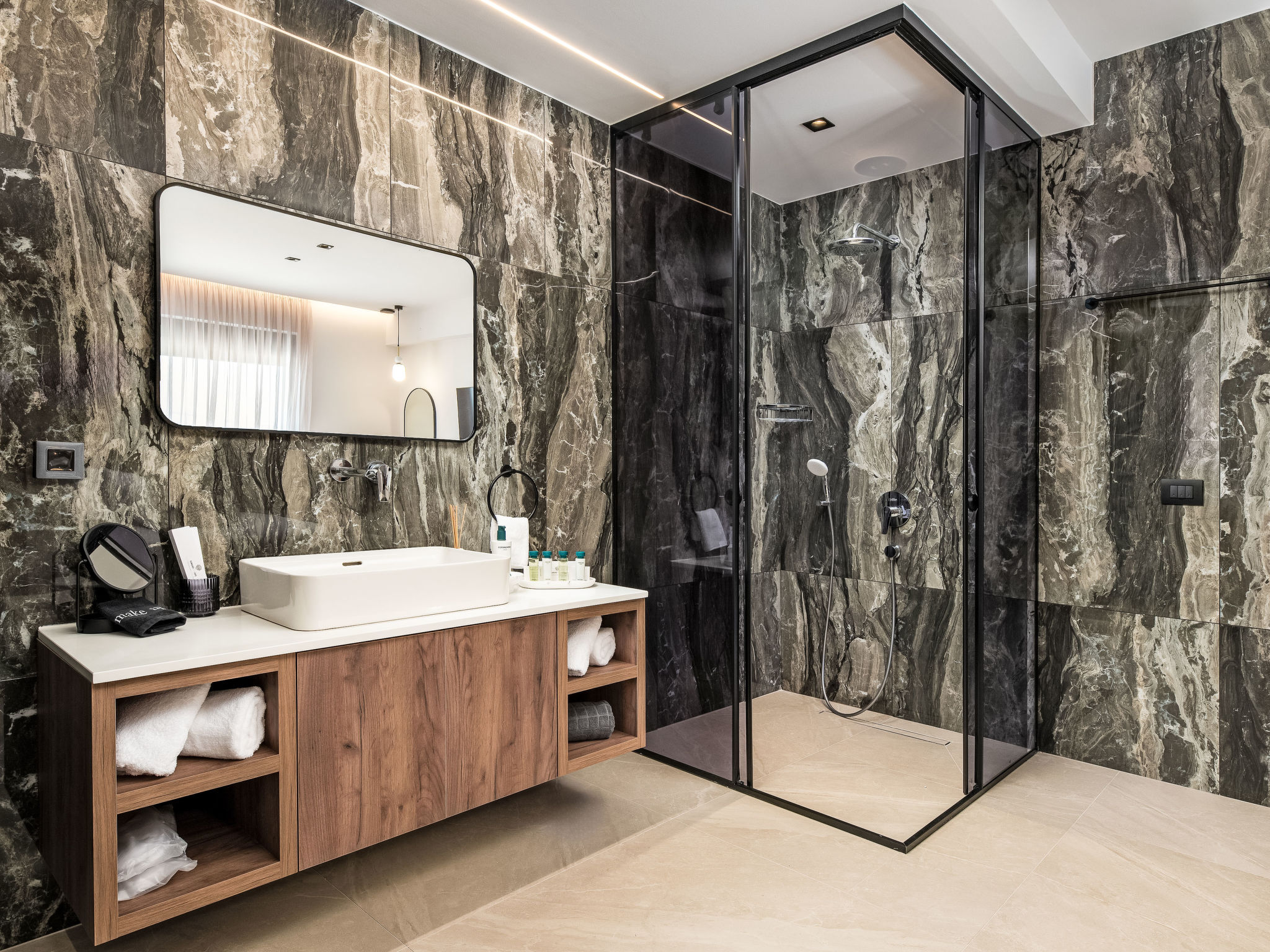 Lanik Luxury Pool - Binnen