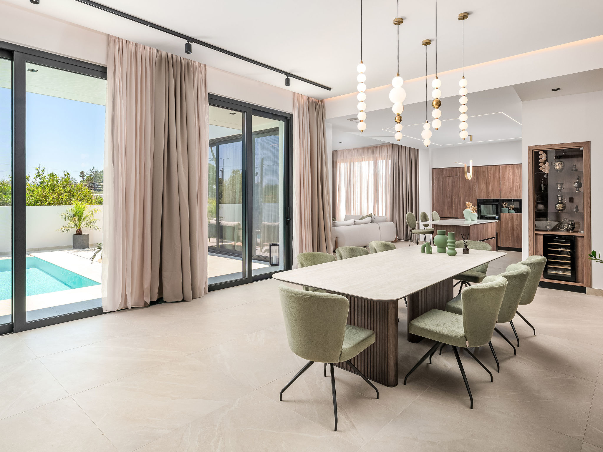 Lanik Luxury Pool - Binnen