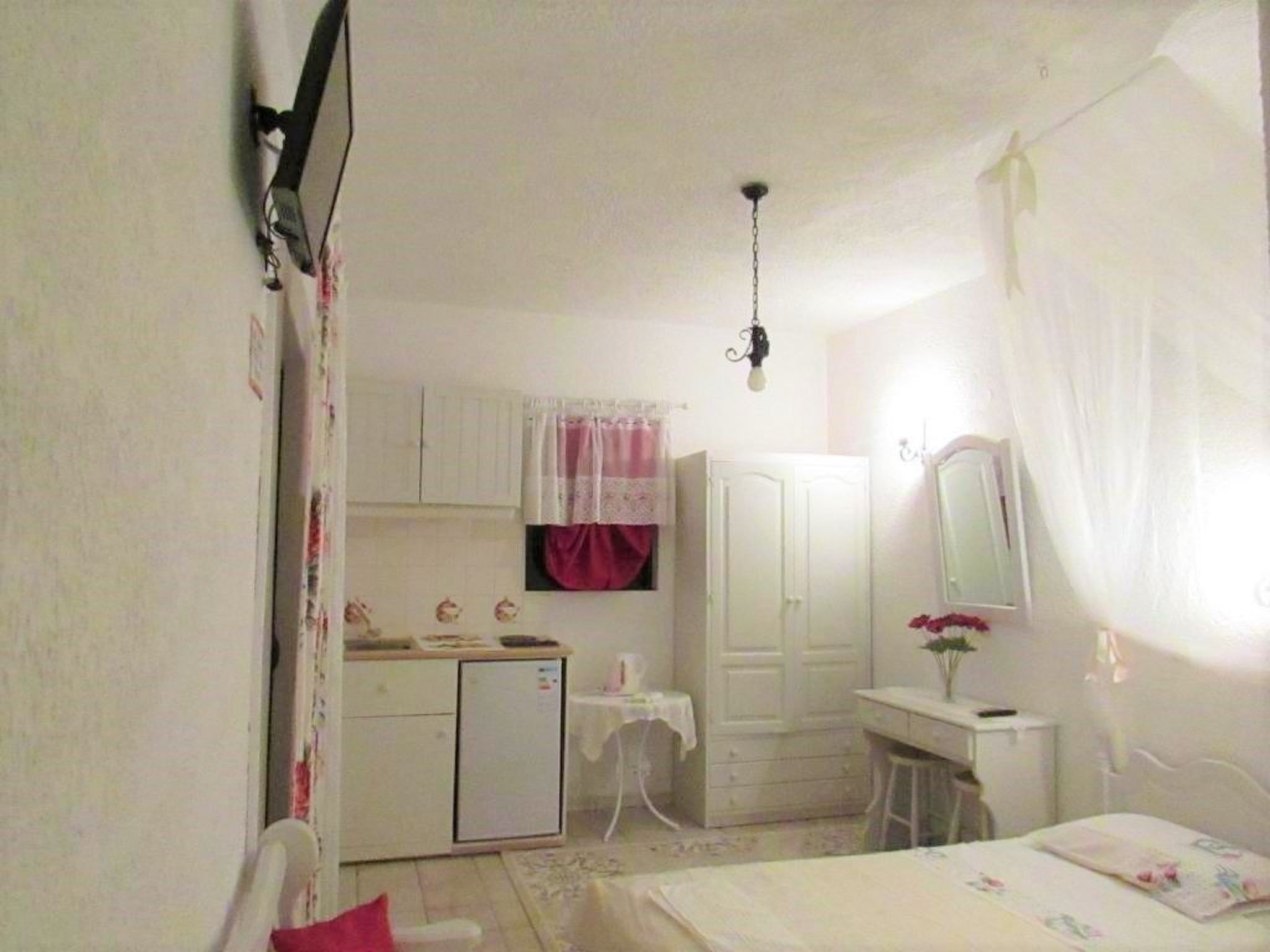 Castellino Zwillingsstudios-Image-tags.info