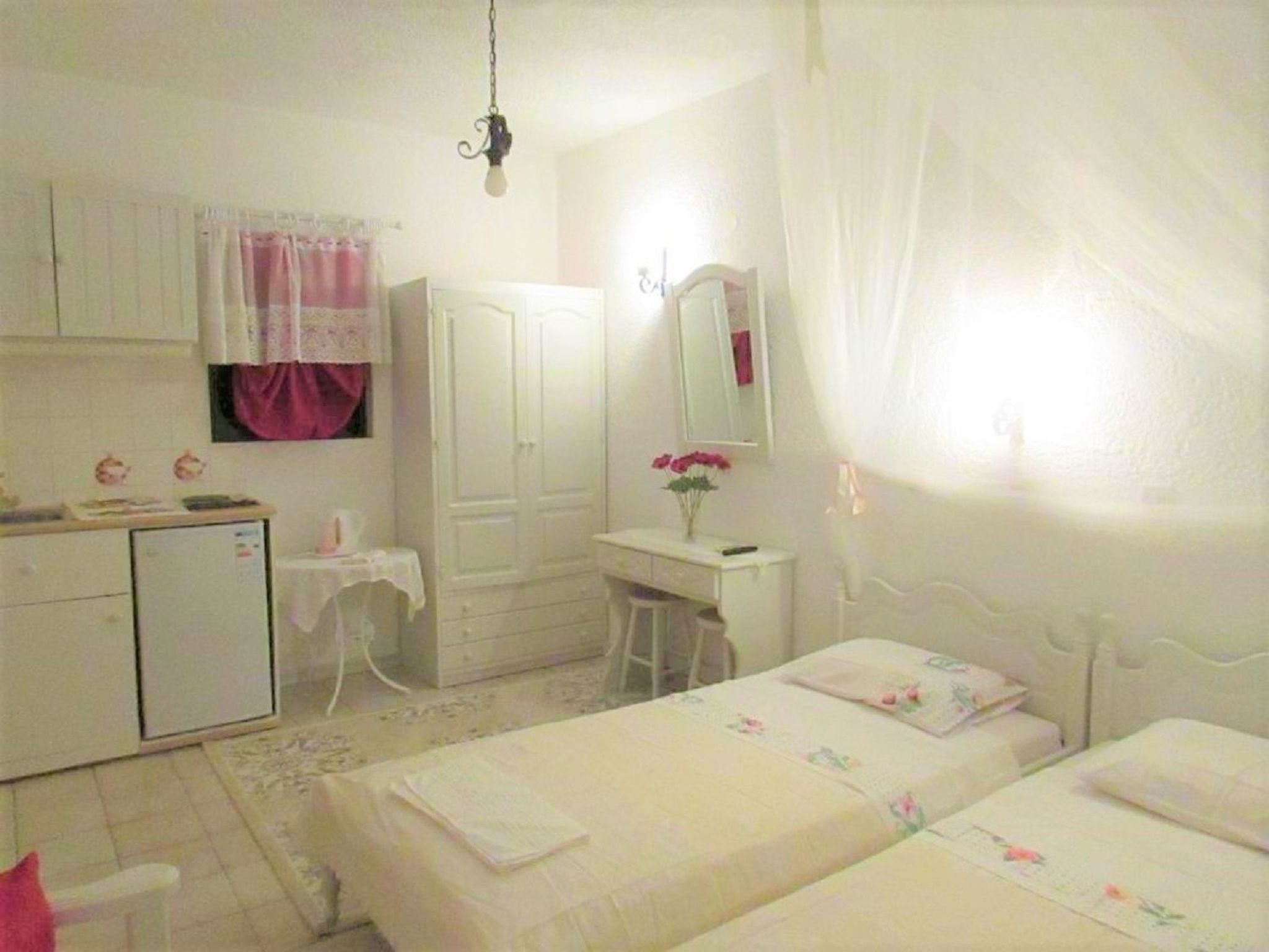 Castellino Zwillingsstudios-Image-tags.info