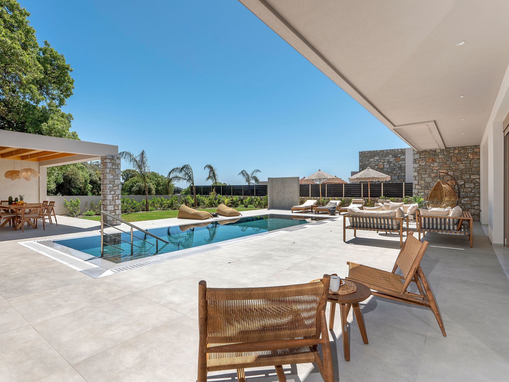 Emerald Estate-Drinnen