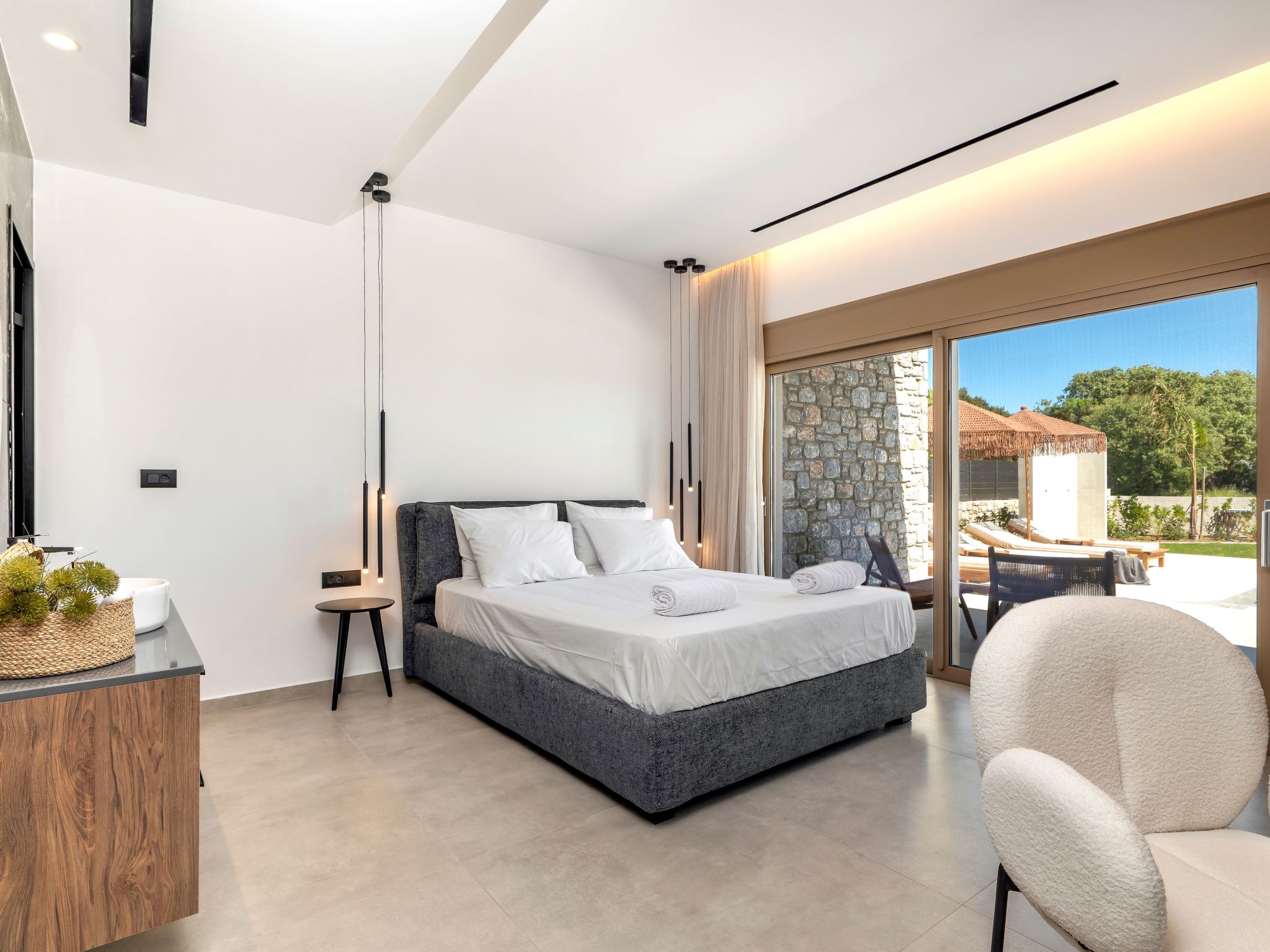 Emerald Estate-Inside