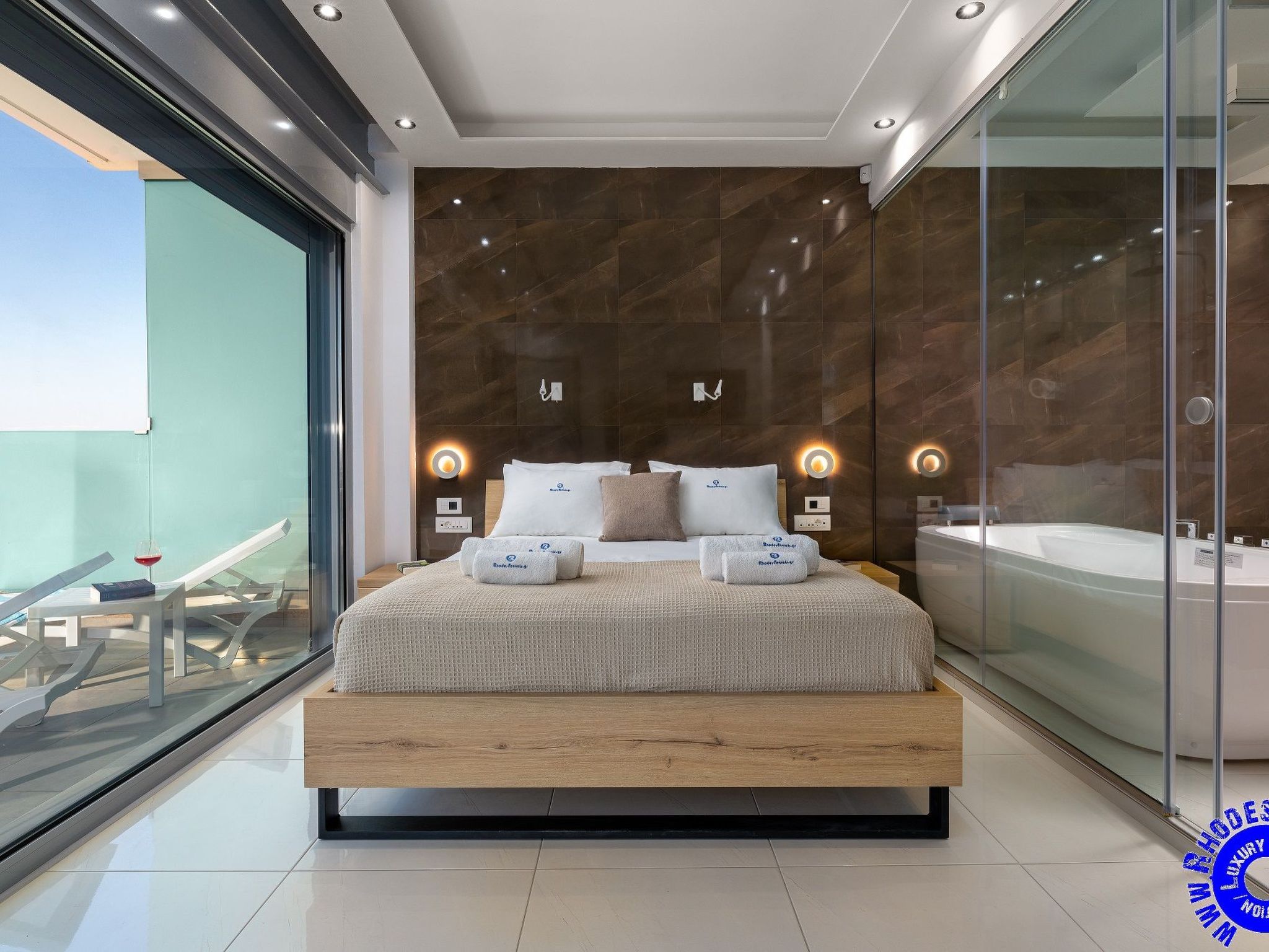 Rhodes Skyline Suites-Binnen