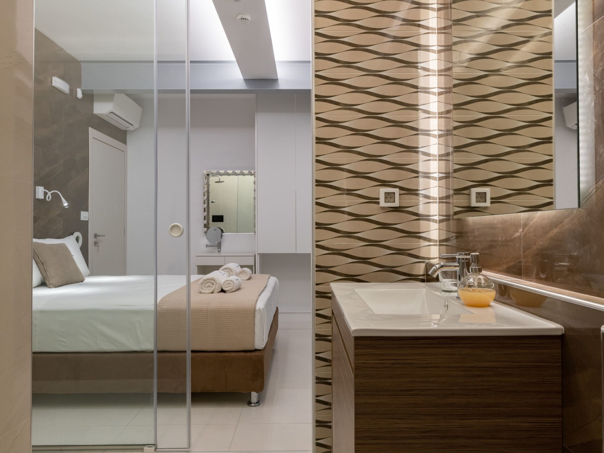 Rhodes Skyline Suites-Binnen