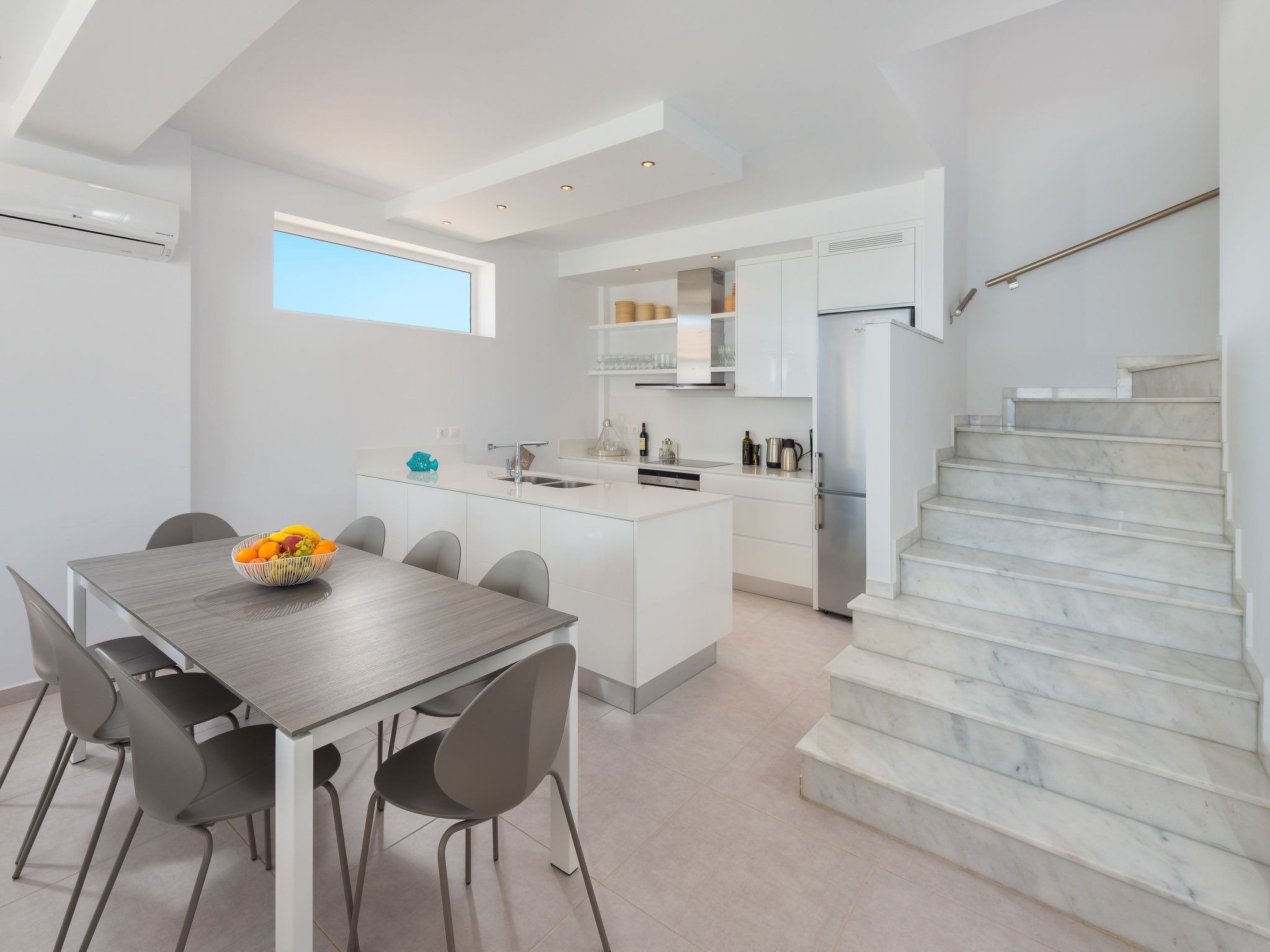 Luxuriöse Privatvilla mit 4 Schlafzimmern und privatem Pool-Dedans