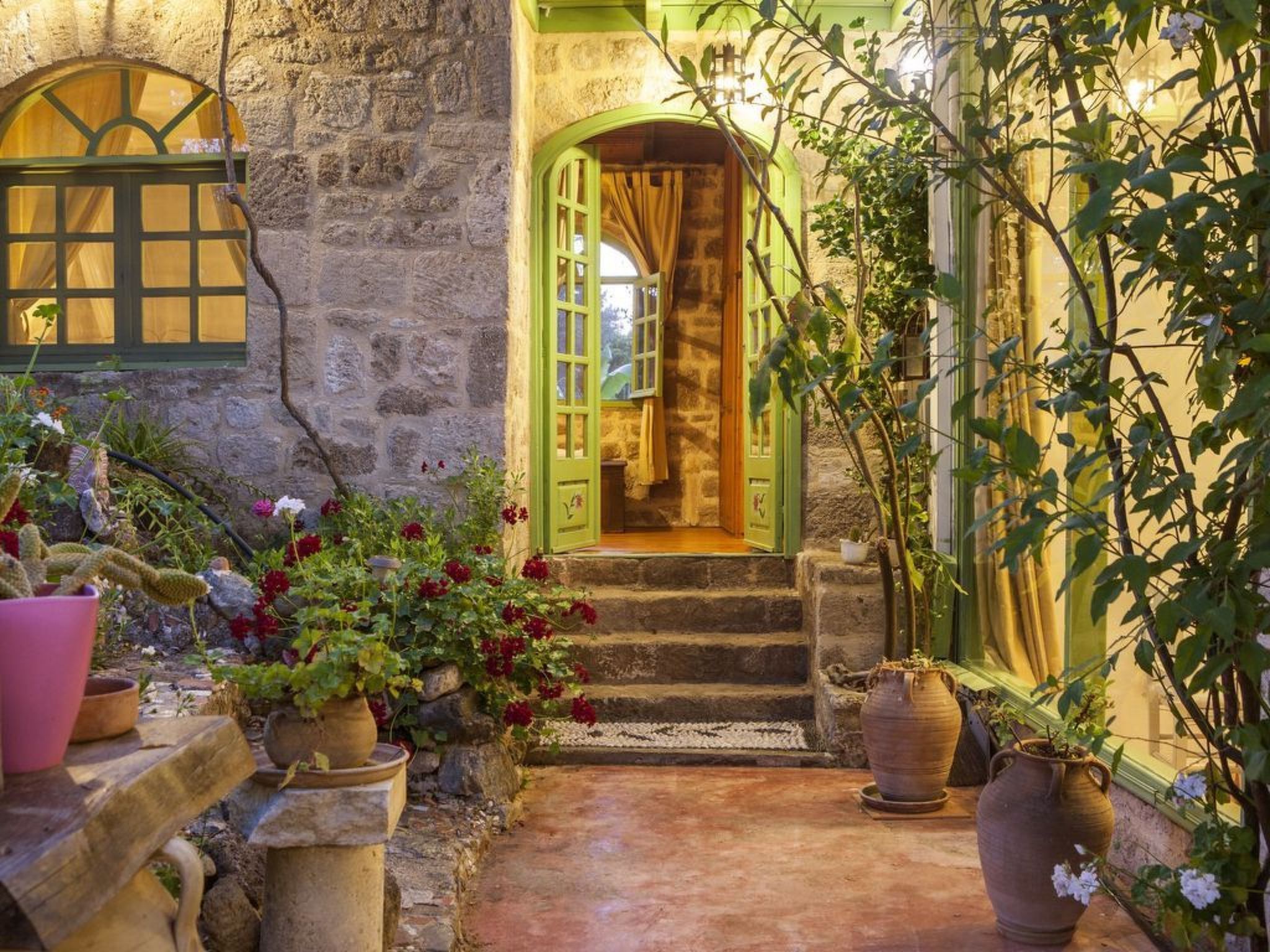 Hütte mit eigenem Garten und Grill