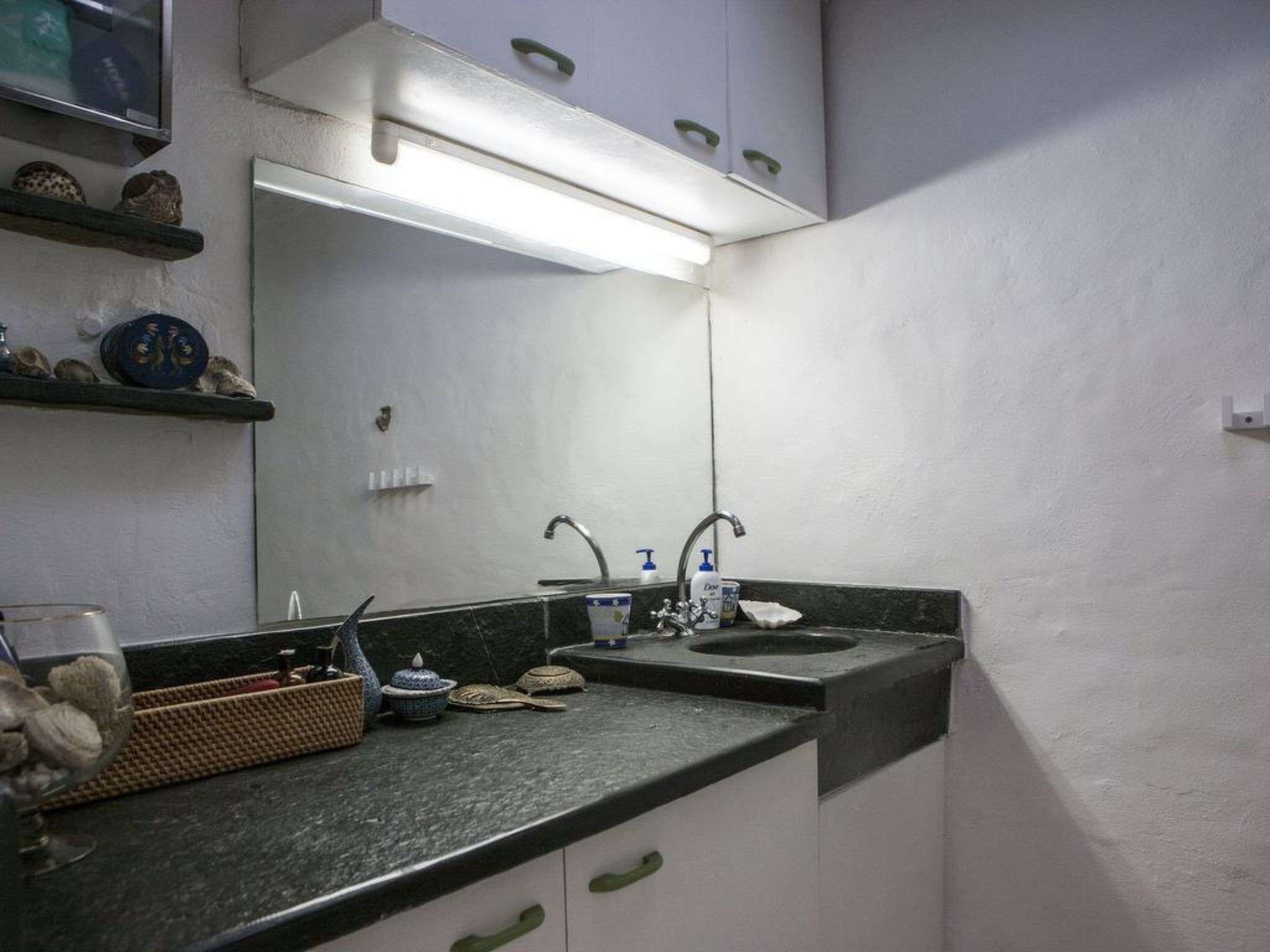 Hütte mit eigenem Garten und Grill-Dedans