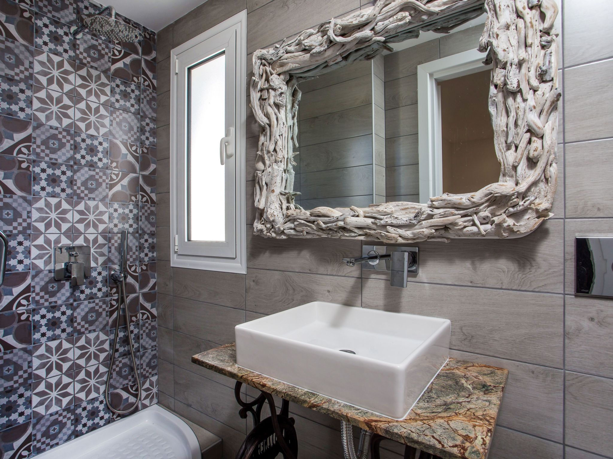 Ammos Apartment - in neu gebautem Designerhaus-Binnen