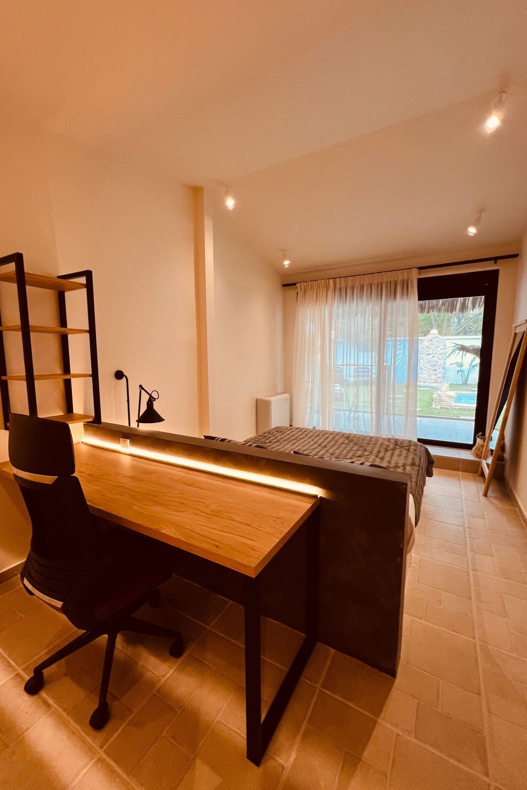 "Naya" mit eigenem Pool-Dedans