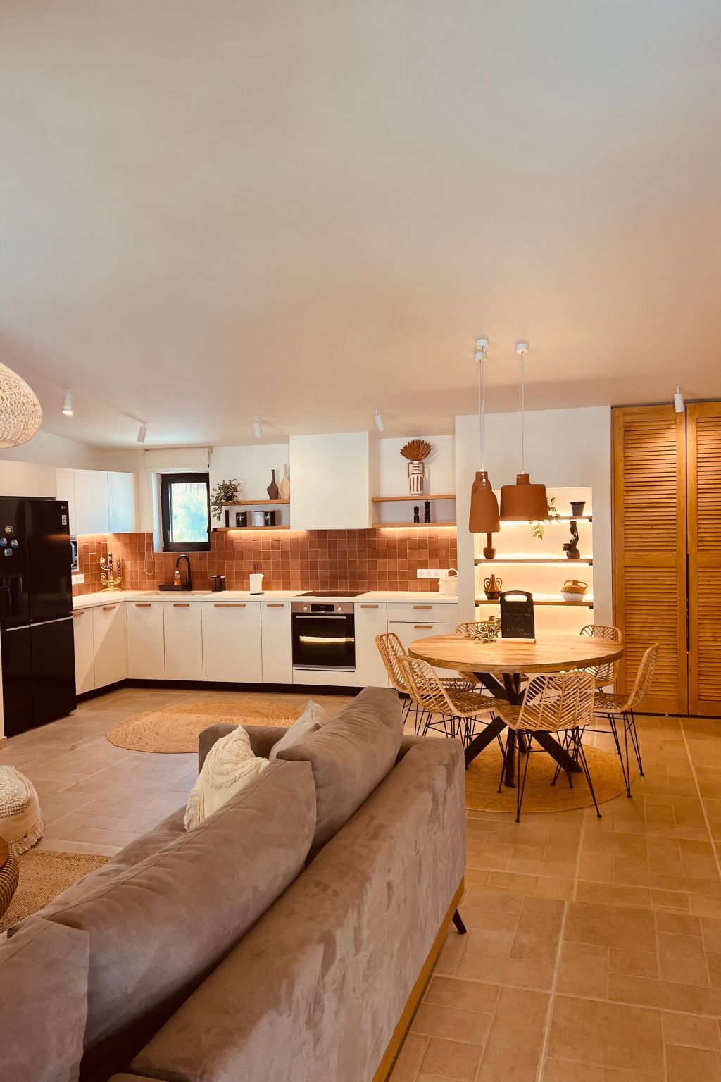 "Naya" mit eigenem Pool-Dedans