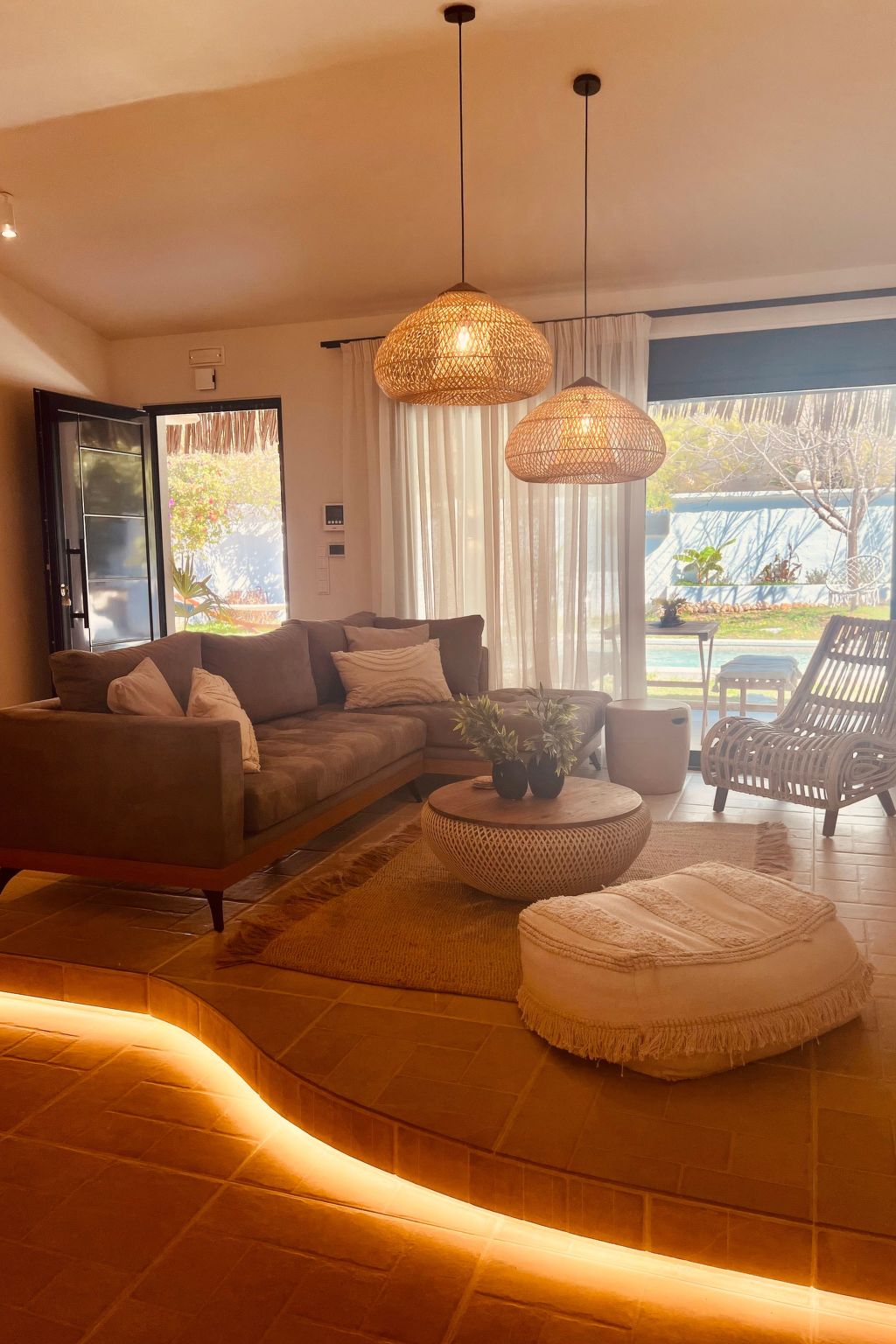 "Naya" mit eigenem Pool-Dedans