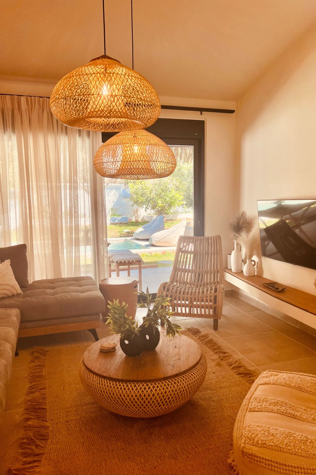 "Naya" mit eigenem Pool-Dedans