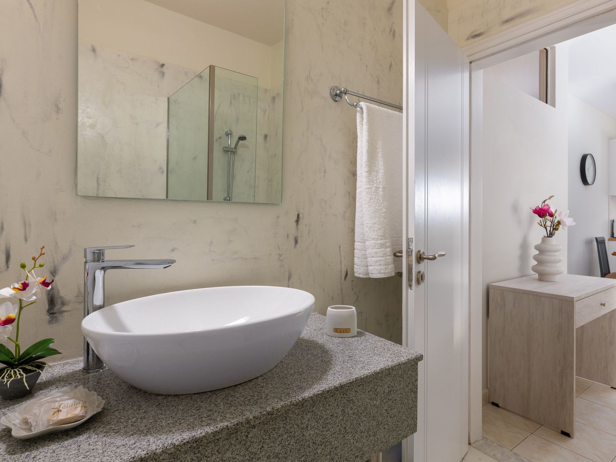 Athena PoolFront-Image-tags.info