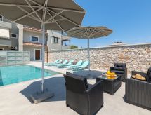 Artemis PoolFront: Modern vakantiehuis met privézwembad in Faliraki, Rhodos - thumbnail 1
