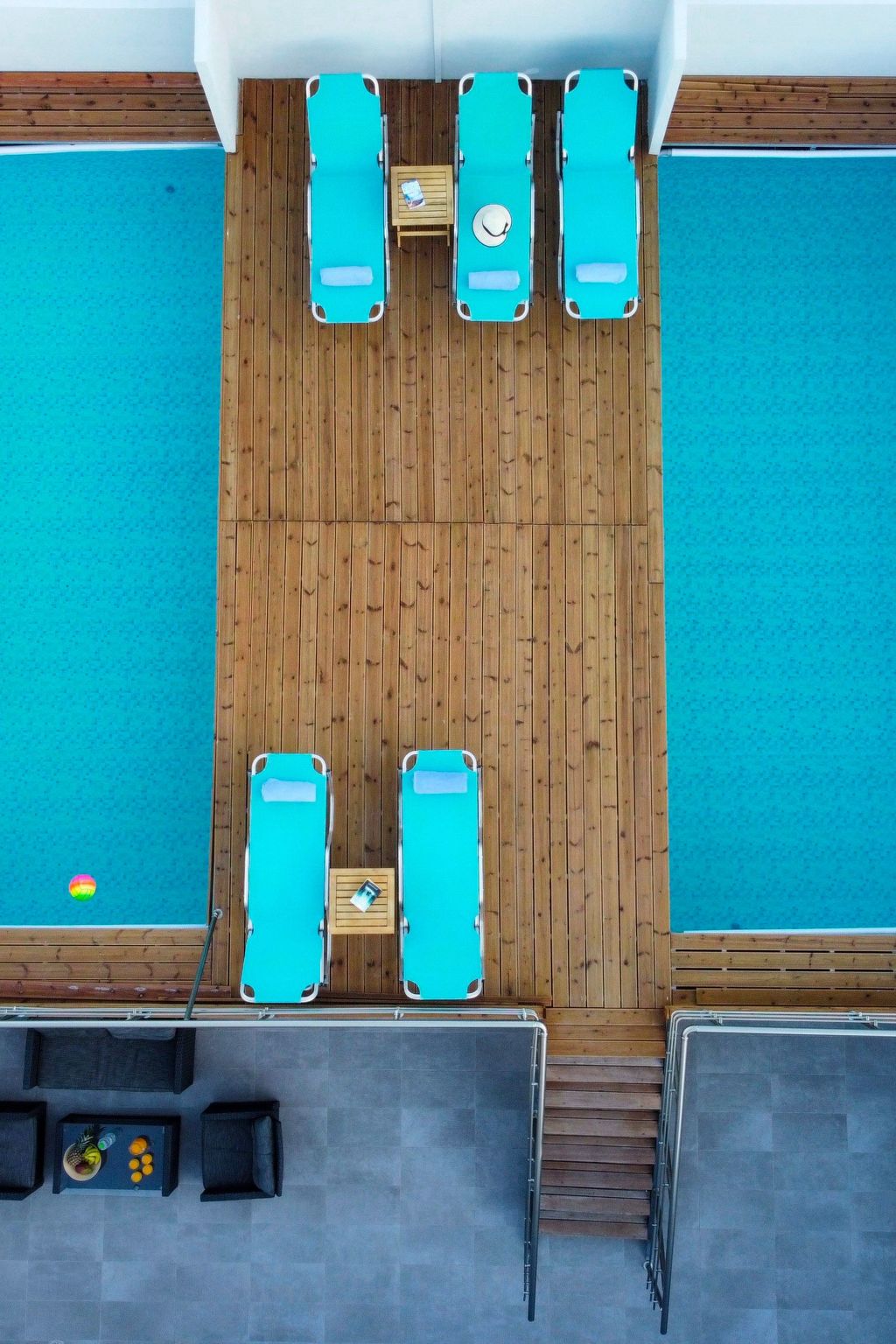 Welcome to "Galene," a 32 sq.m studio apartment that boasts a modern architectural design and focuses on the essence of simplicity, creating an intimate atmosphere for up to 3 adults. We are thrilled ..