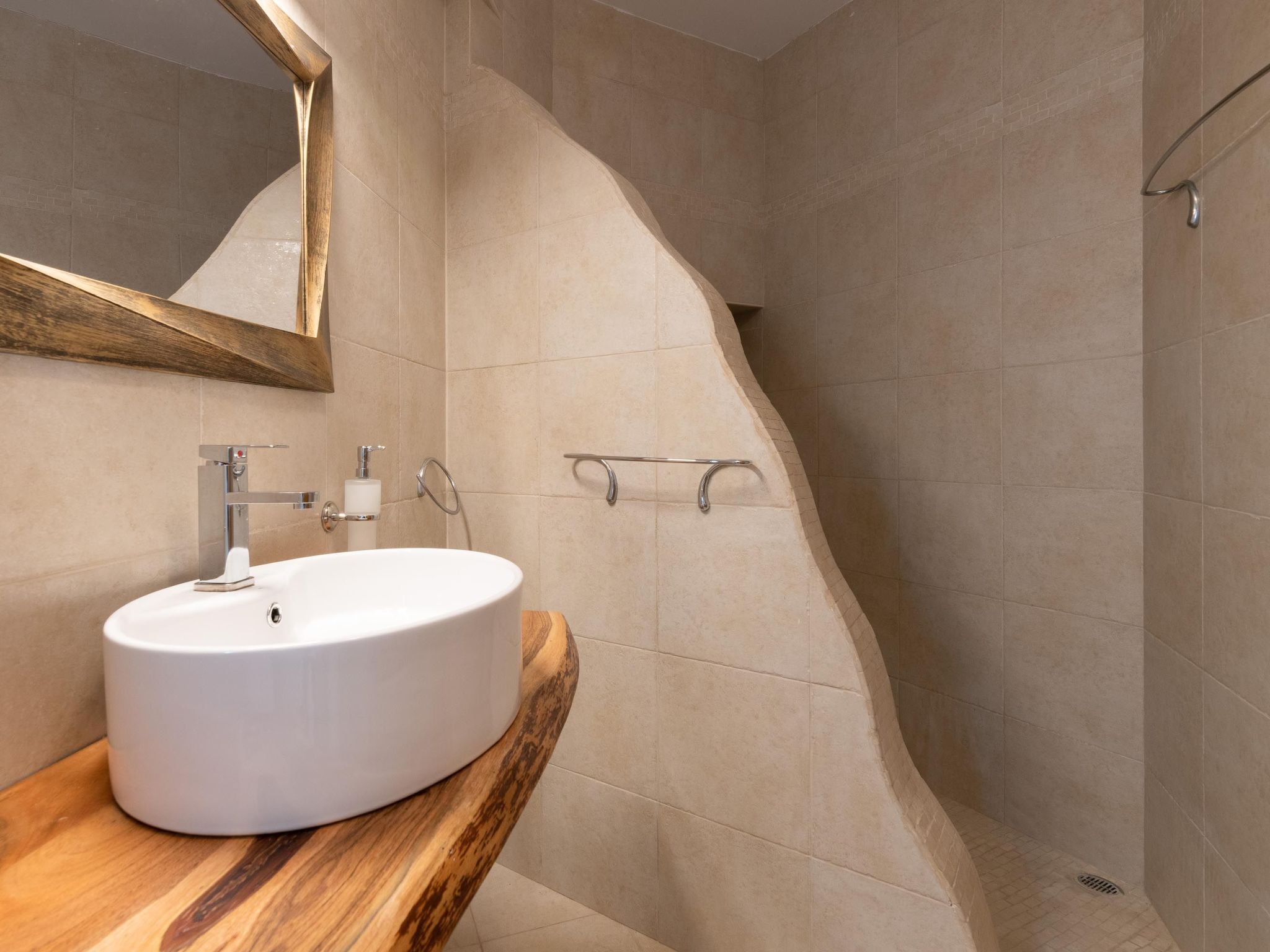 Villa Hamilton für 12 Personen in Rhodos-Stadt-Image-tags.info