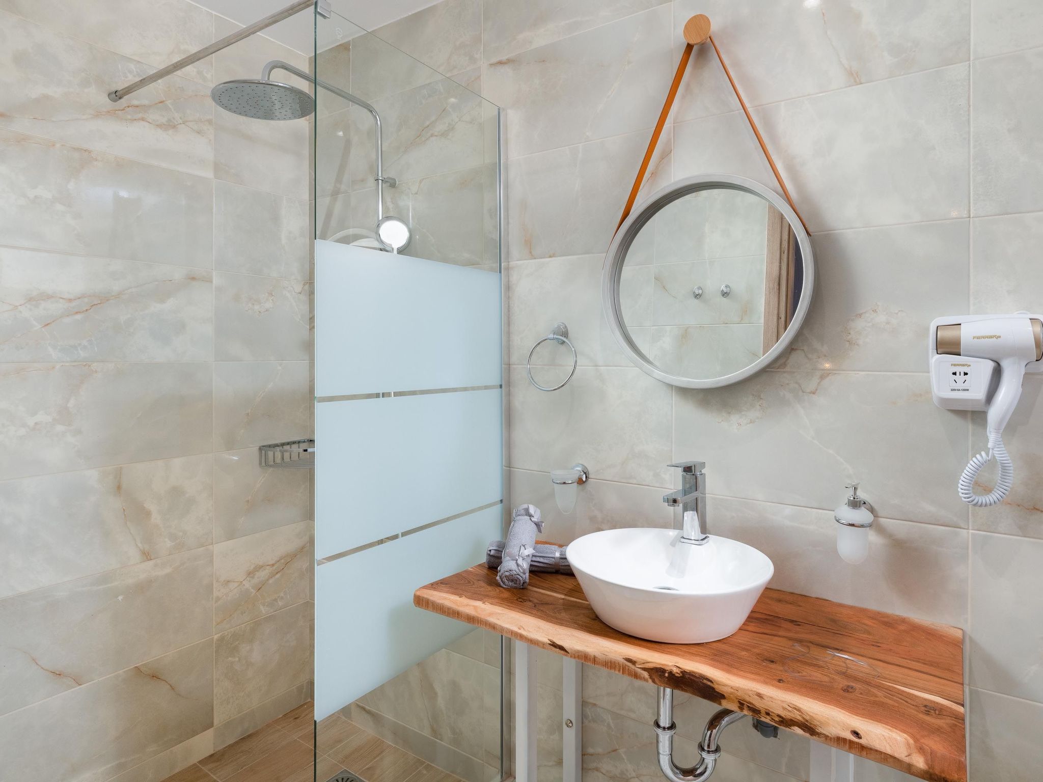 Villa Hamilton für 12 Personen in Rhodos-Stadt-Image-tags.info