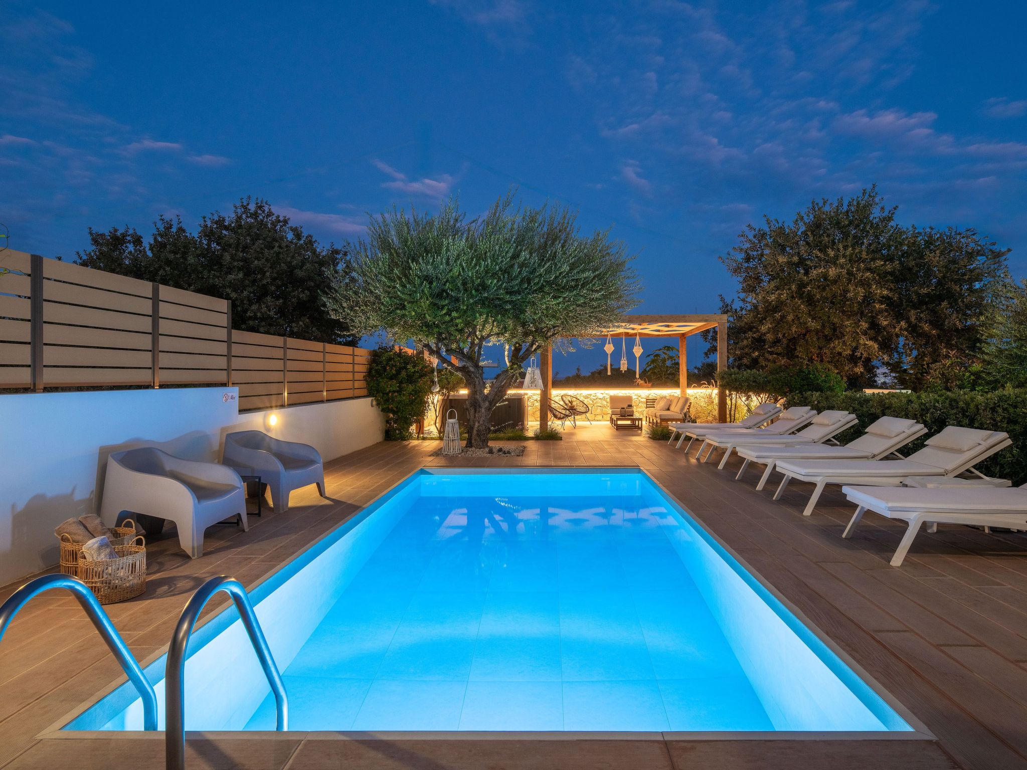 Schöne Pool-Villa Terpsis — view 1 of 30