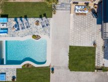 Ruime villa met privézwembad aan de golfbaan van Faliraki, 8 km van zee - thumbnail 1