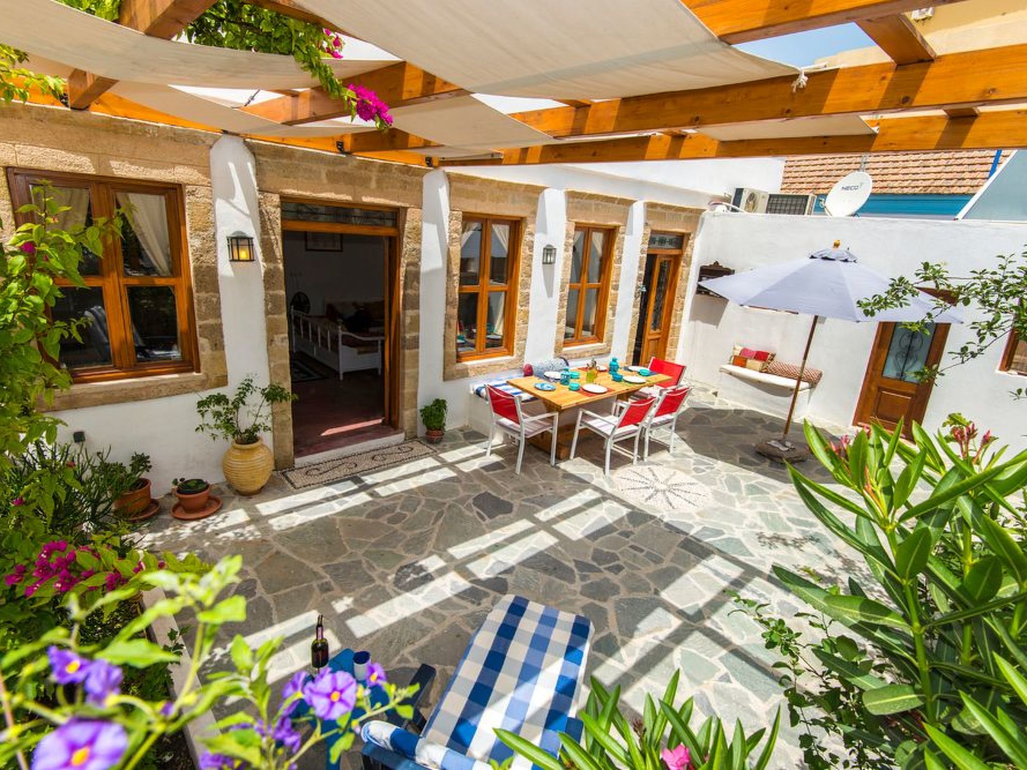 Mit Barbecue in Ialyssos