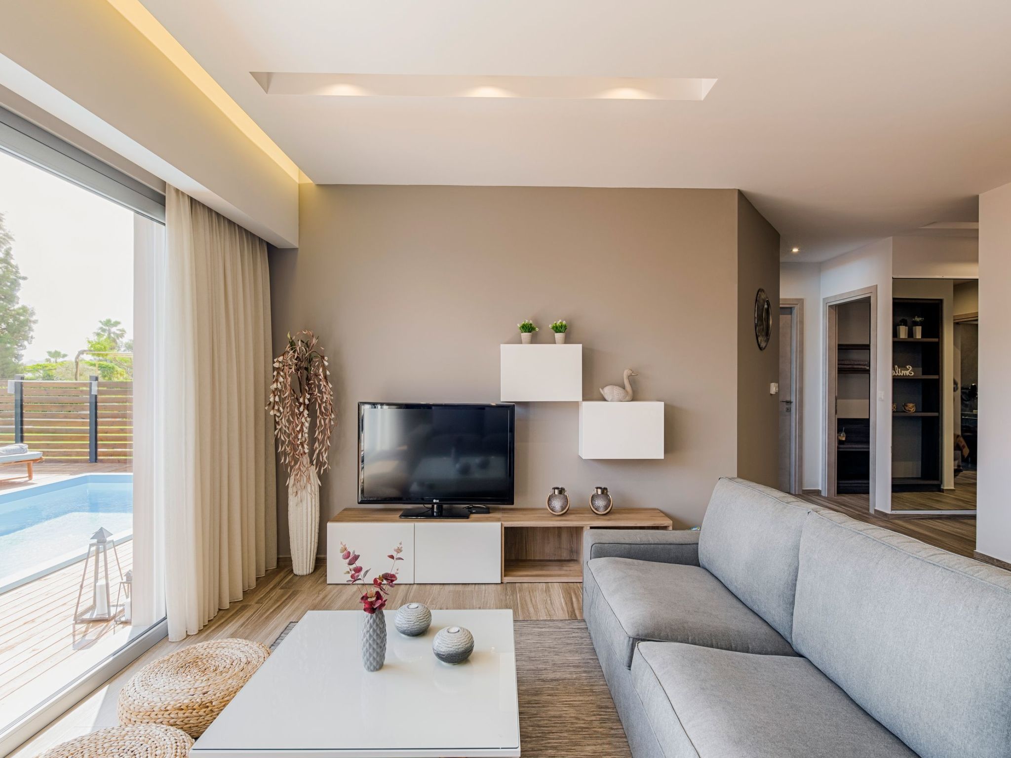 Nastazia Luxury Beach House-Image-tags.info