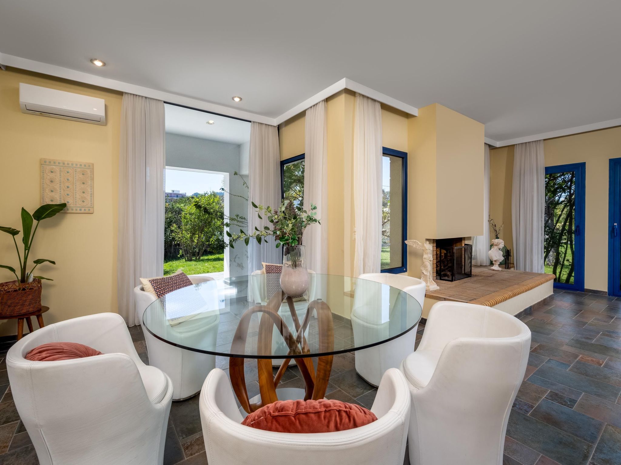 Villa Themis für 13 Erwachsene und 1 Kind-Dedans