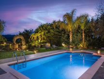 Gemütliche Villa Zenia in Damatria