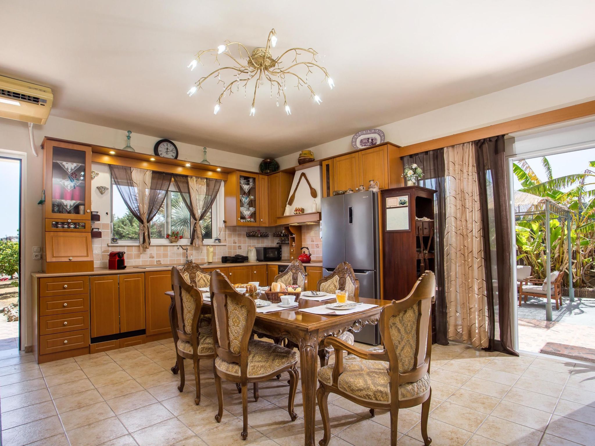 Villa "Laylande House" mit Bergblick-Dedans