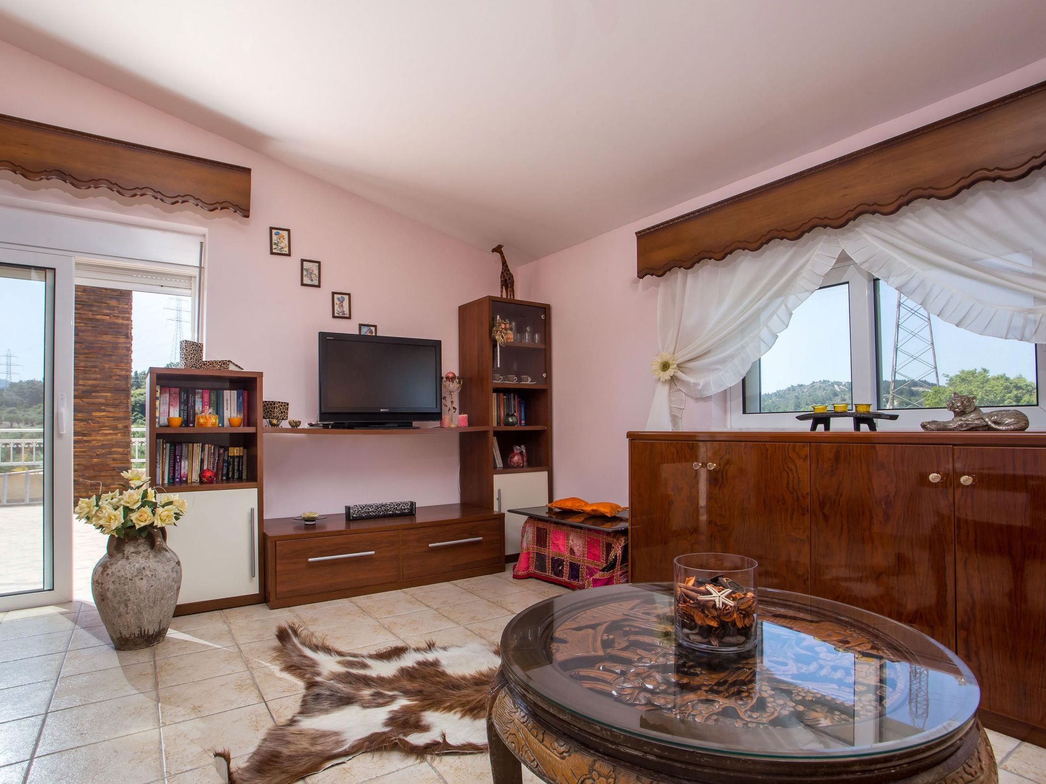 Villa 'Laylande House' mit Bergblick