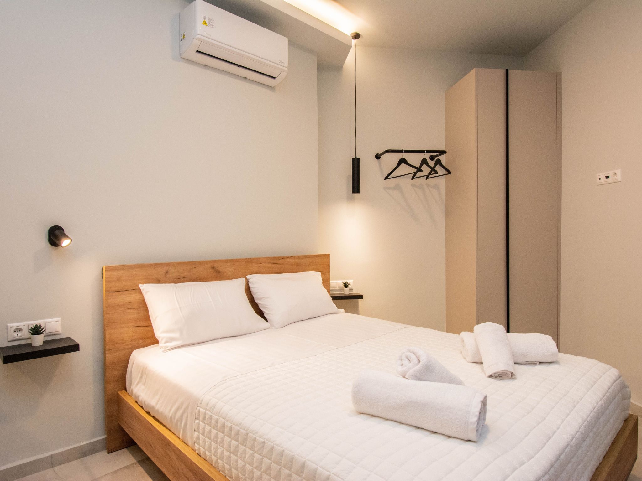 Discover the charm of Heraklion with a stay at Basil Central Studio, a cozy and recently renovated holiday house perfect for up to 3 guests. Experience the ease of city living with the comfort of your..