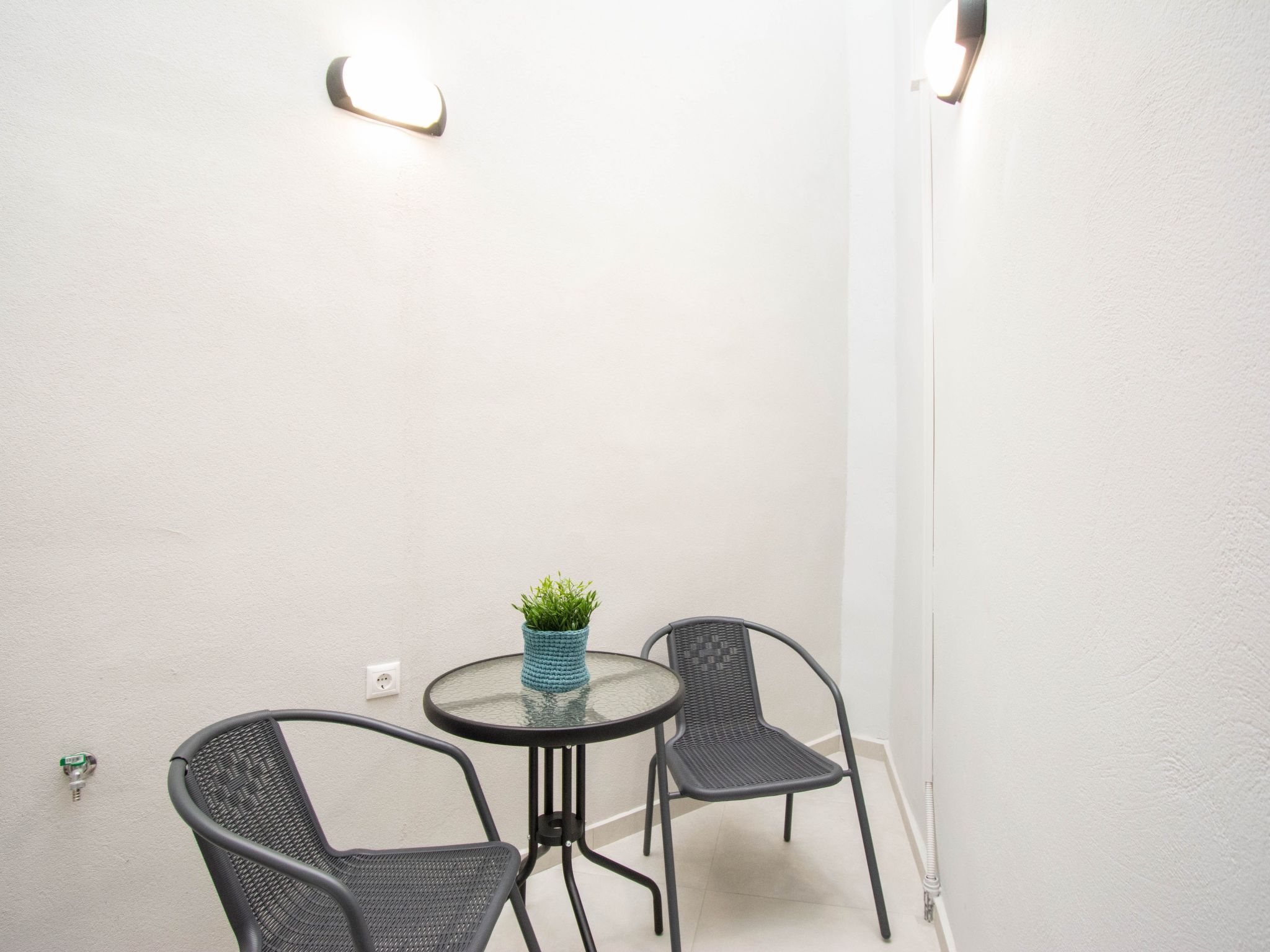 Basil Central Studio - bei Checkin — Kitchen / Dining Room (5 of 8)